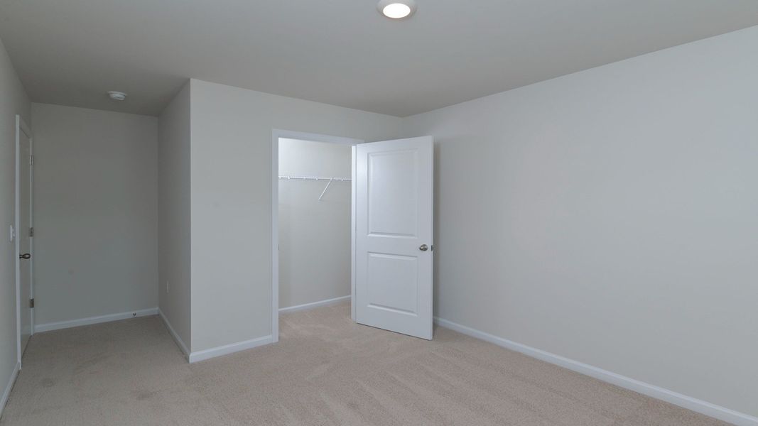 Spacious, unfurnished interior of a new home in Livingston Woods, Irmo (Image 27).