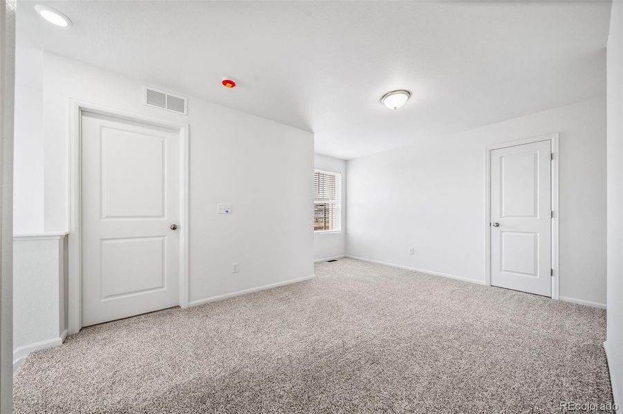 Spacious, unfurnished interior of a new home in , Aurora (Image 23).