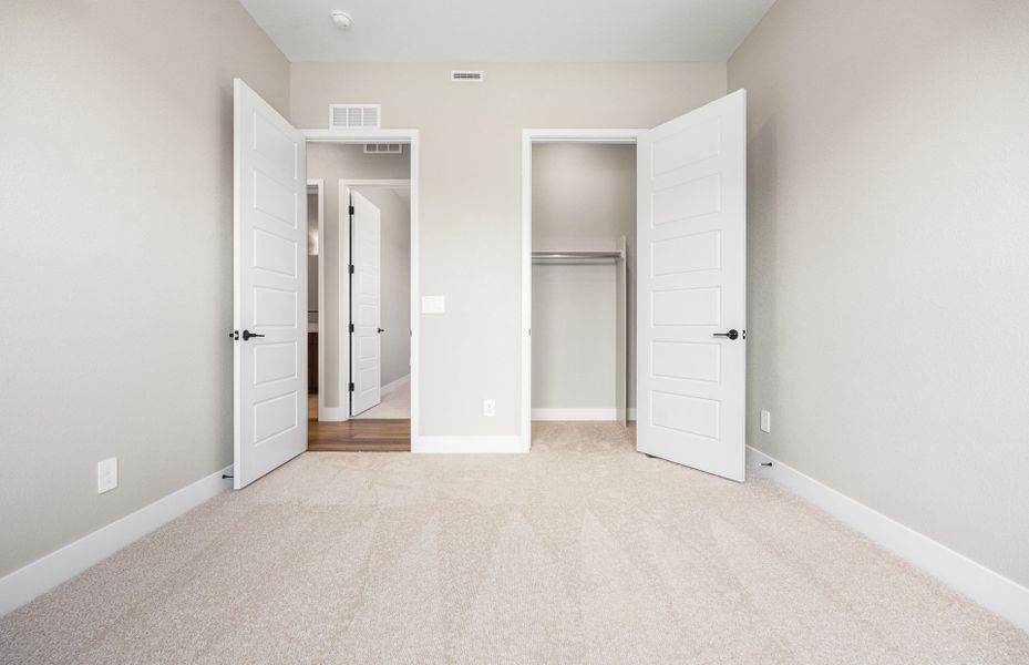 Spacious, unfurnished interior of a new home in Hilltop at Inspiration, Aurora (Image 19).