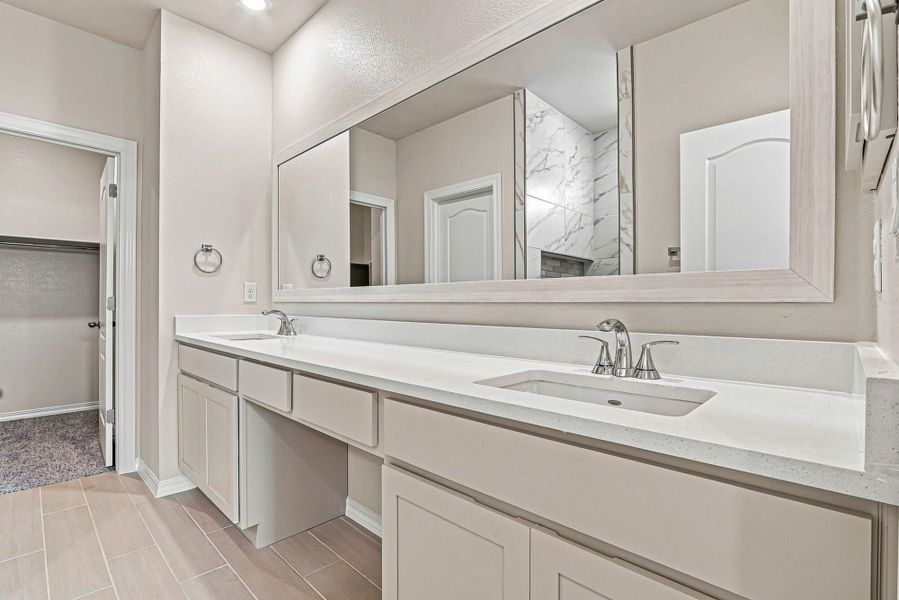 Furnished interior view inside a new home in Paseos Del Este, El Paso (Image 11).