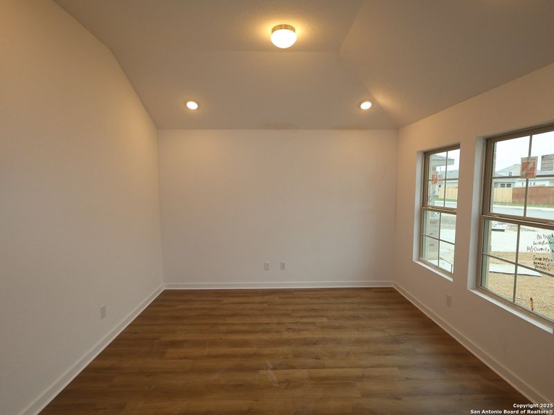 Spacious, unfurnished interior of a new home in Winding Brook, San Antonio (Image 20). Spacious, unfurnished interior of a new home in Winding Brook, San Antonio (Image 20).