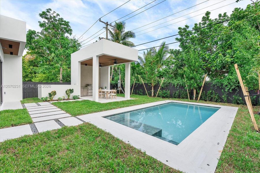 Exterior details and patio area of a home in , Miami (Image 14).