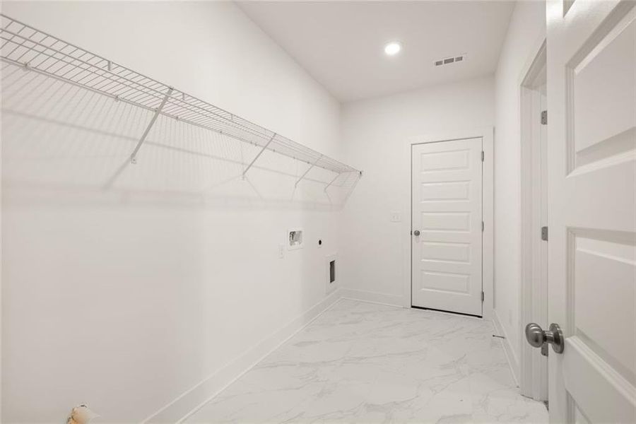 Spacious, unfurnished interior of a new home in , Gainesville (Image 49).