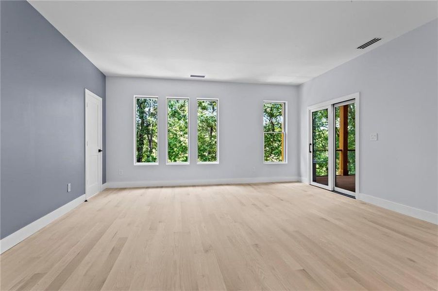 Spacious, unfurnished interior of a new home in , Marietta (Image 66).