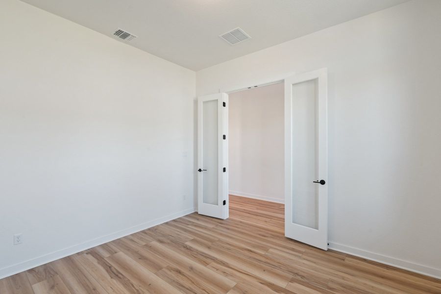 Spacious, unfurnished interior of a new home in Lariat, Liberty Hill (Image 20).