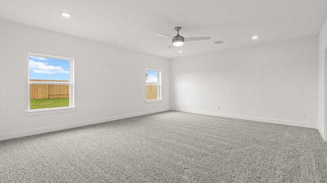 Spacious, unfurnished interior of a new home in Riverside Estates, Mont Belvieu (Image 13).