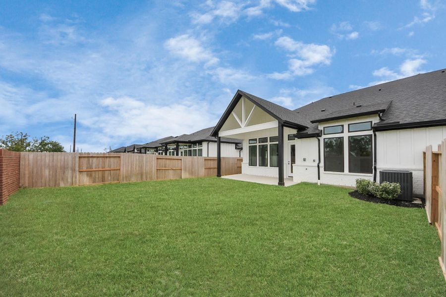 Exterior details and patio area of a home in , Missouri City (Image 4).