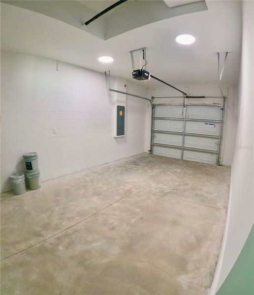 Spacious, unfurnished interior of a new home in , Tampa (Image 26).