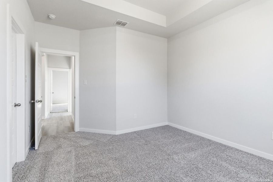 Spacious, unfurnished interior of a new home in Lonesome Dove, San Antonio (Image 28).