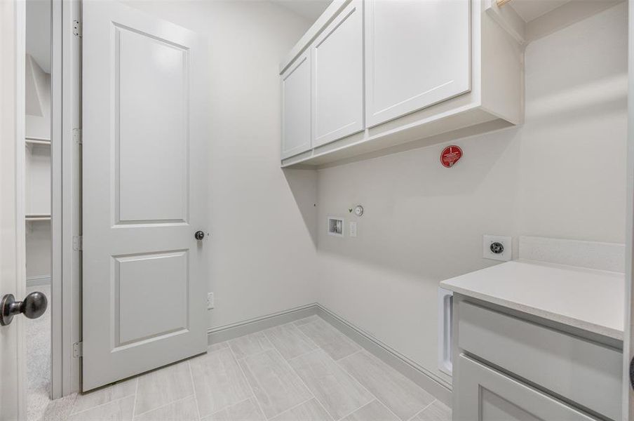 Spacious, unfurnished interior of a new home in Waterfall Ranch - 1 Acre Lots, Waxahachie (Image 19). Spacious, unfurnished interior of a new home in Waterfall Ranch - 1 Acre Lots, Waxahachie (Image 19).