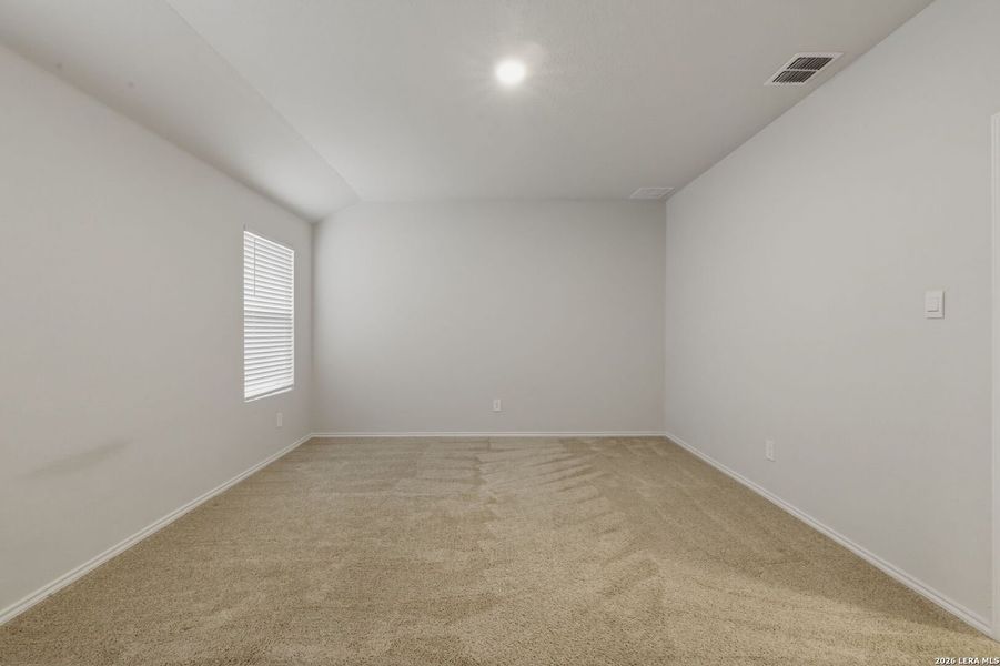 Spacious, unfurnished interior of a new home in Arroyo Ranch, Seguin (Image 22).