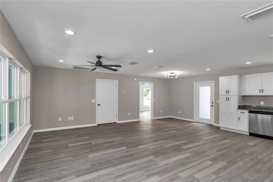 Spacious, unfurnished interior of a new home in , Ocala (Image 15).