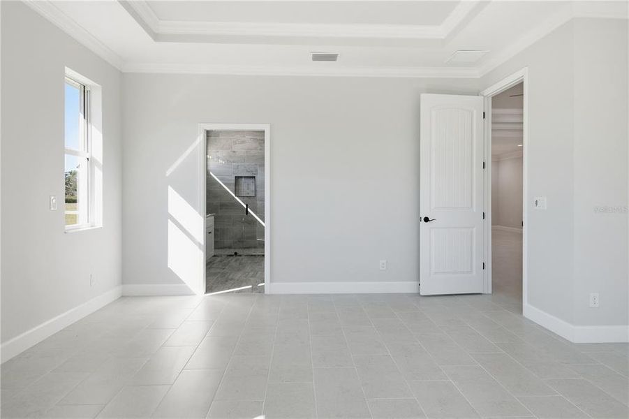 Spacious, unfurnished interior of a new home in , Englewood (Image 30).
