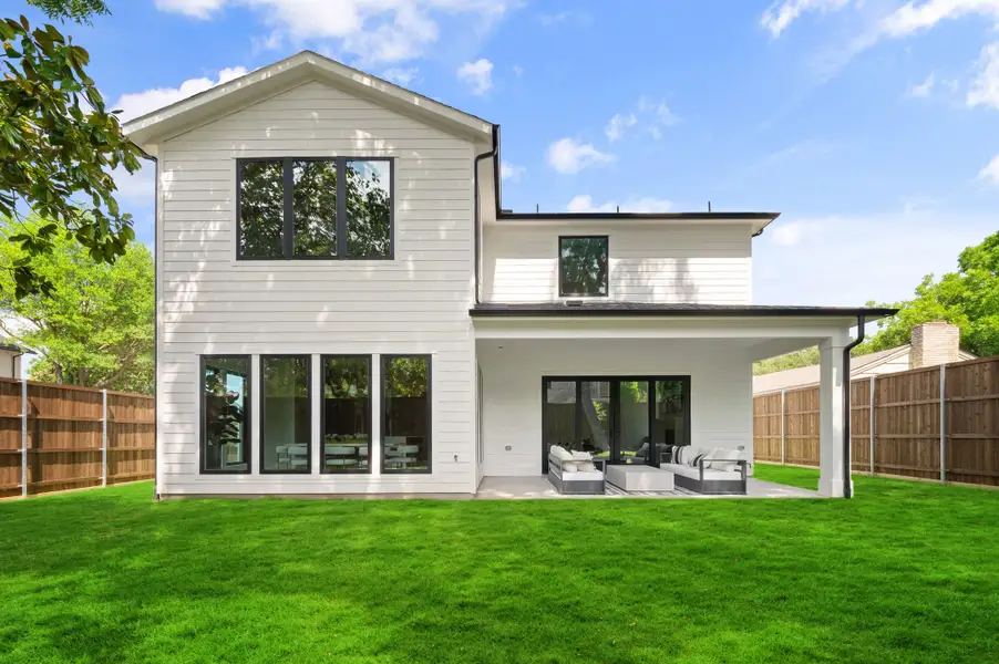Exterior details and patio area of a home in , Dallas (Image 4).