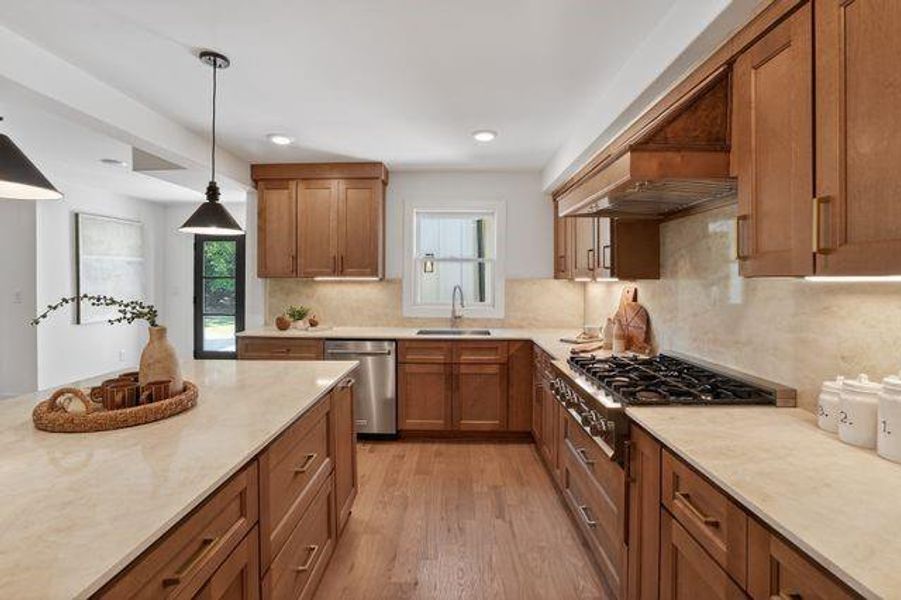 Furnished interior view inside a new home in , Roswell (Image 43).