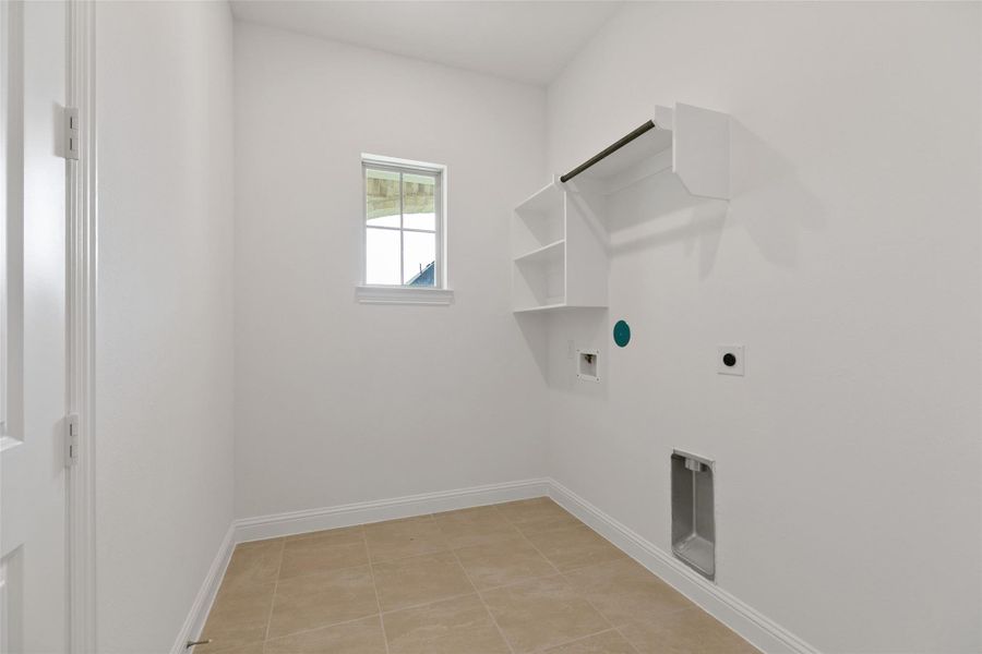 Spacious, unfurnished interior of a new home in Brookewater, Rosenberg (Image 20).
