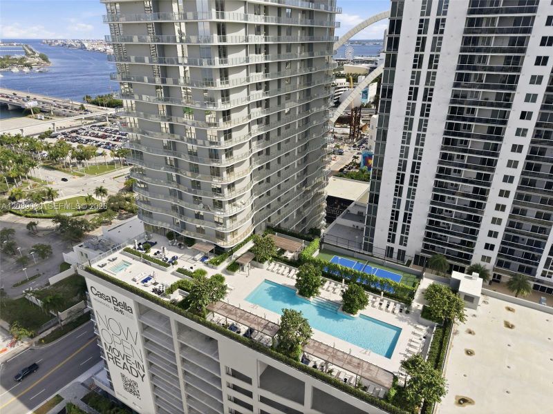 Condo located in Miami, FL showcasing its design and architecture (Image 28).