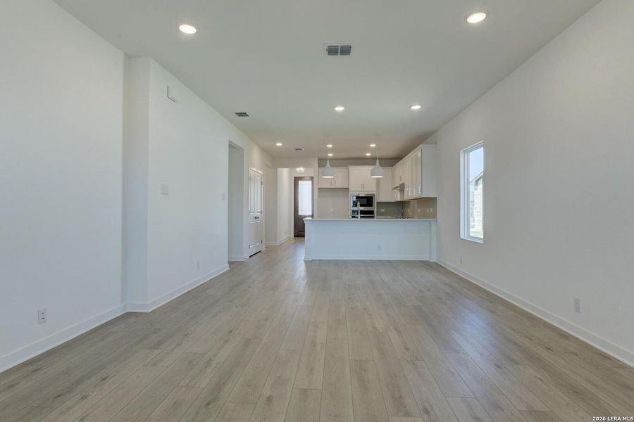 Spacious, unfurnished interior of a new home in Saddlebrook Ranch, Schertz (Image 23).