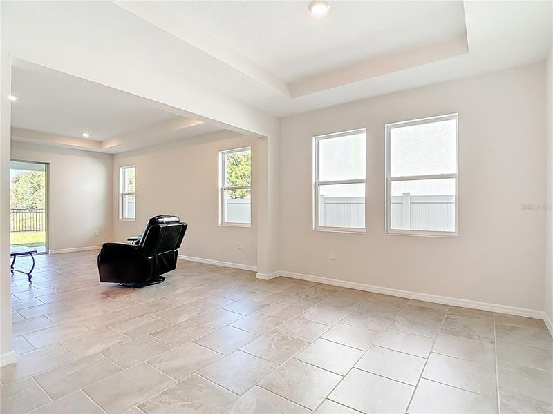 Spacious, unfurnished interior of a new home in Mirada, San Antonio (Image 23).