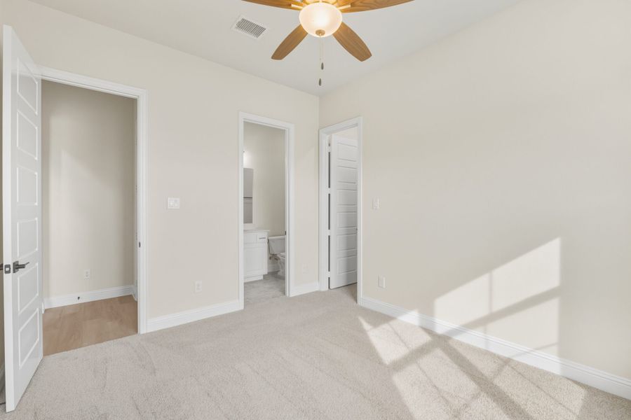 Spacious, unfurnished interior of a new home in Edgewater, Fate (Image 37).