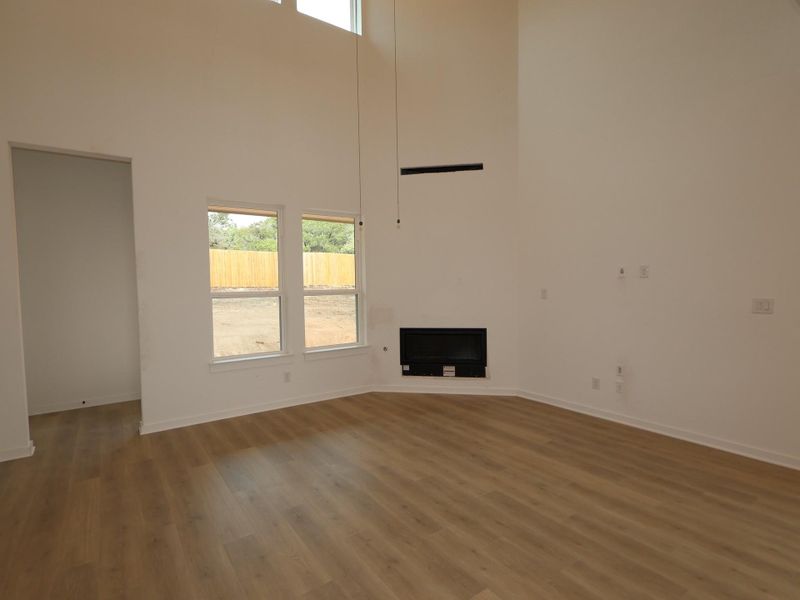 Spacious, unfurnished interior of a new home in Heritage, Dripping Springs (Image 14).