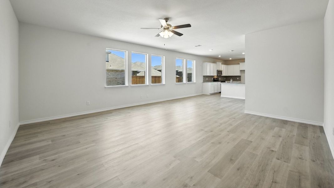 Spacious, unfurnished interior of a new home in Winchester Crossing, Princeton (Image 5).