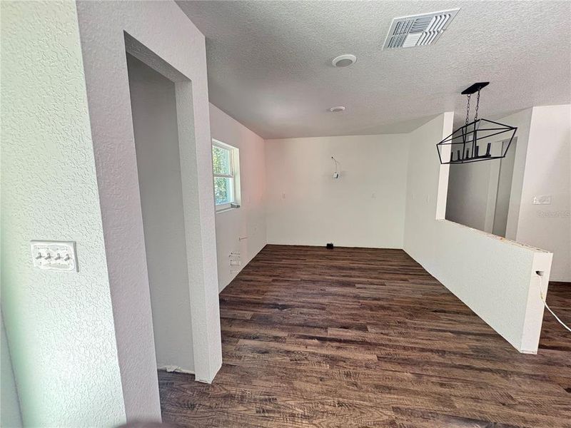 Spacious, unfurnished interior of a new home in , Ocala (Image 9).