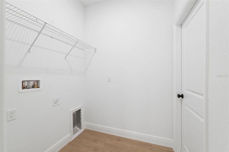 Spacious, unfurnished interior of a new home in , Ocala (Image 30).