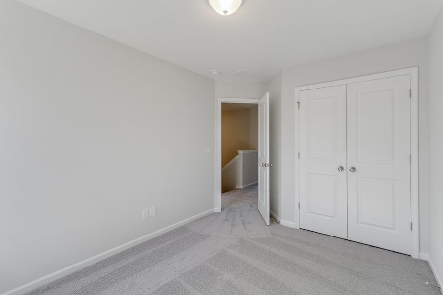 Spacious, unfurnished interior of a new home in Astoria, Columbia (Image 28).