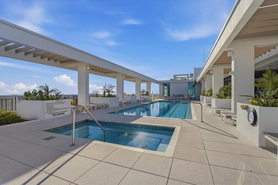 Exterior details and patio area of a home in , St. Petersburg (Image 29).