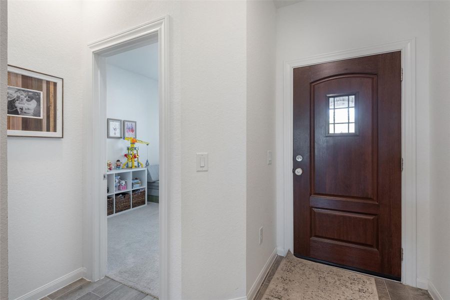 Open foyer to welcome your guests. Open foyer to welcome your guests.