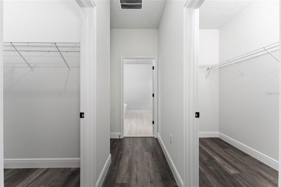 Spacious, unfurnished interior of a new home in , Ocala (Image 29).