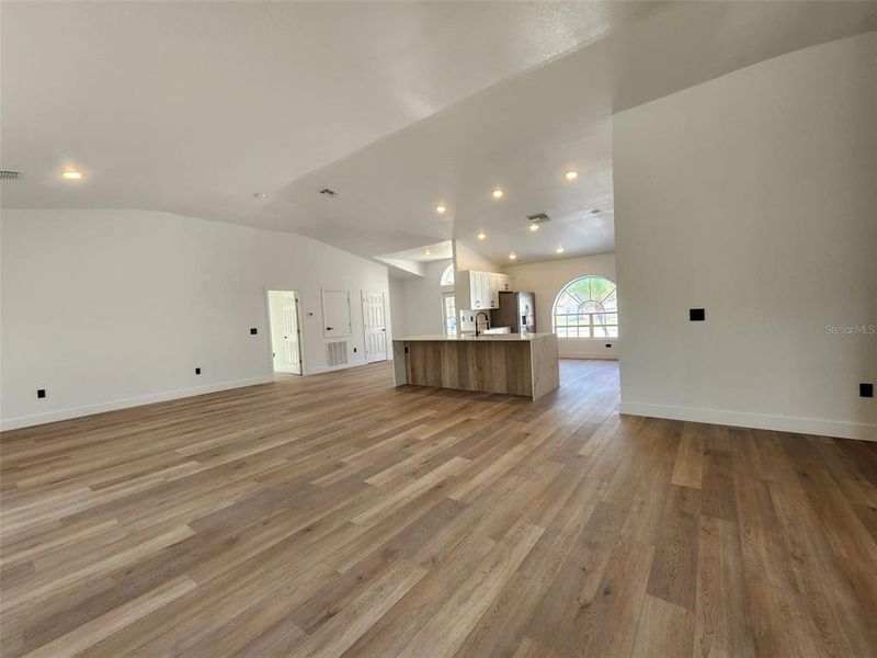 Spacious, unfurnished interior of a new home in , Spring Hill (Image 19).