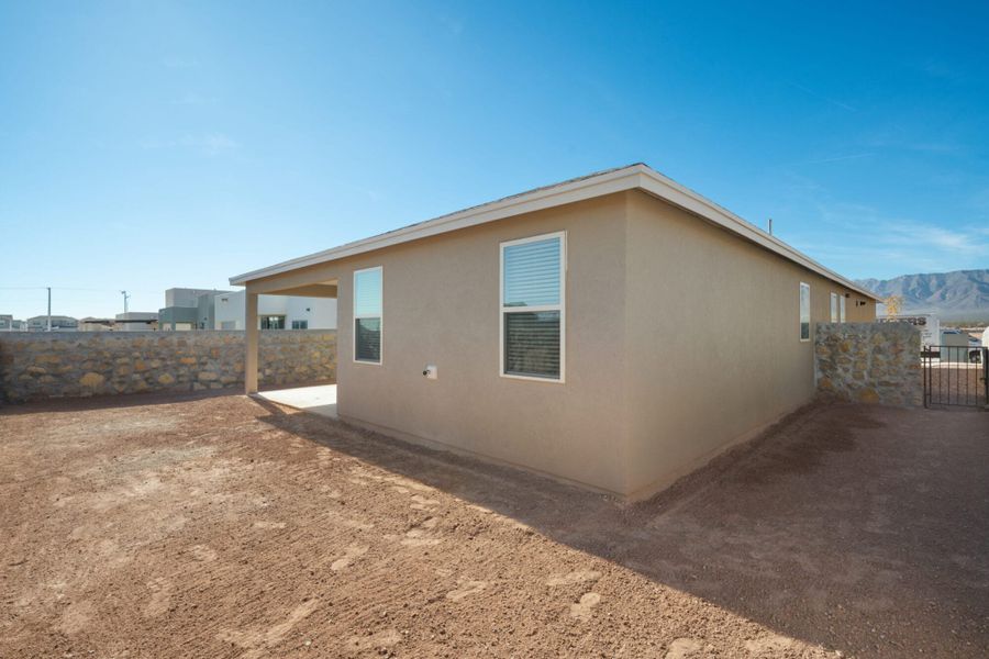 Exterior details and patio area of a home in Desert Breeze, Horizon City (Image 3).