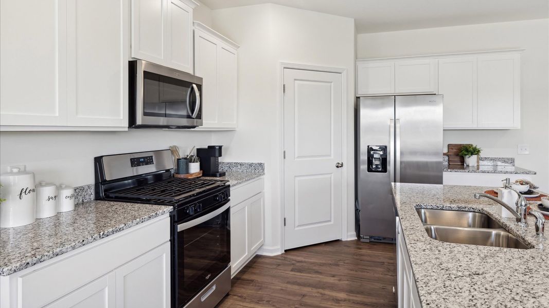 Furnished interior view inside a new home in Saint Andrews Garth, Kingsport (Image 5).