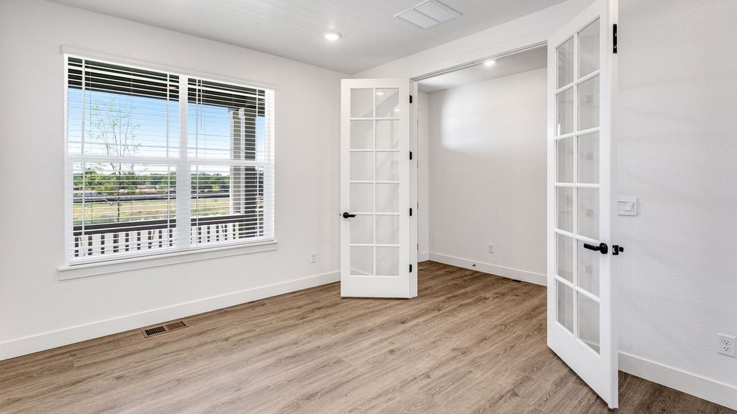 Spacious, unfurnished interior of a new home in Vantage, Berthoud (Image 16).
