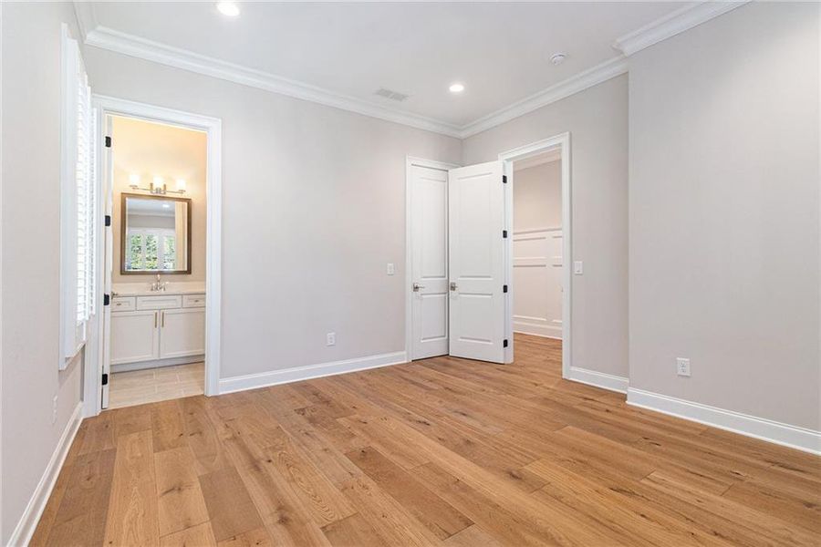 Spacious, unfurnished interior of a new home in , Brookhaven (Image 28).