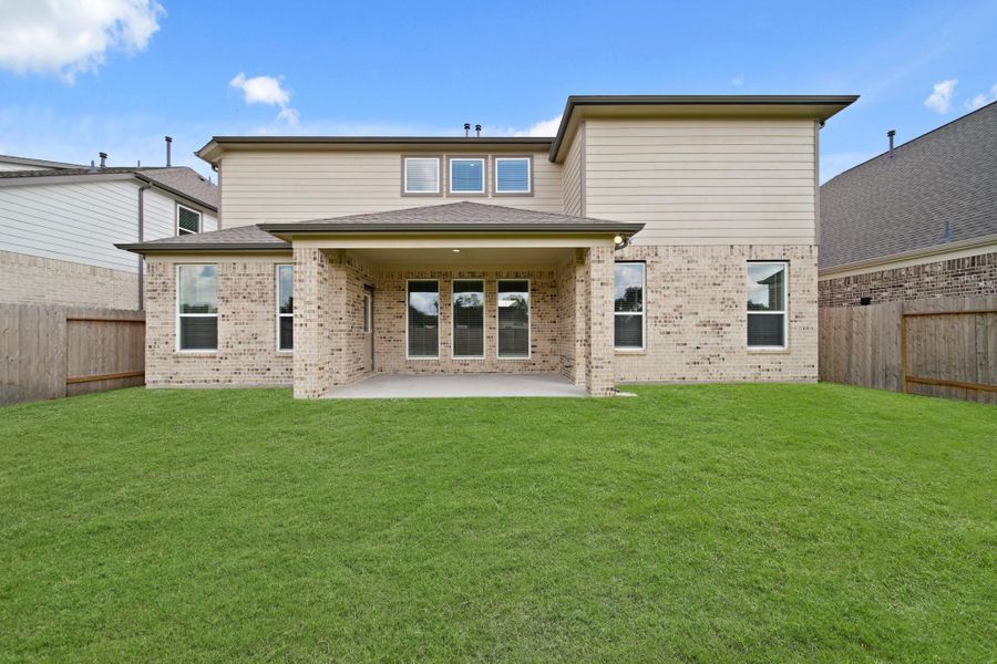 Exterior details and patio area of a home in Morton Creek Ranch, Katy (Image 4).