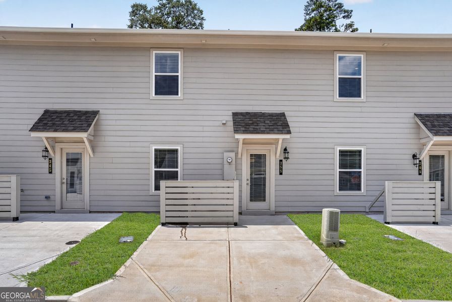 Exterior details and patio area of a home in The Cottages at East Lanier, Fayetteville (Image 3).