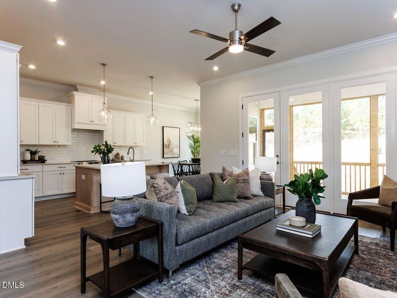 010-1280x960-living-room