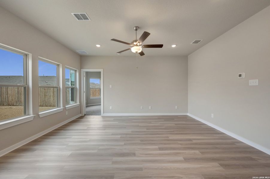 Spacious, unfurnished interior of a new home in Winding Brook, San Antonio (Image 21).