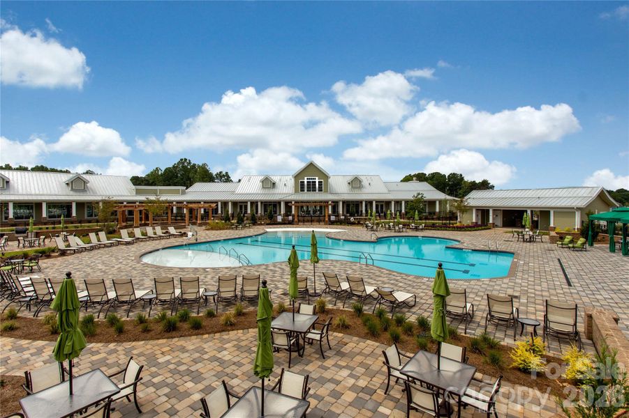 Outdoor Resort-Style Pool