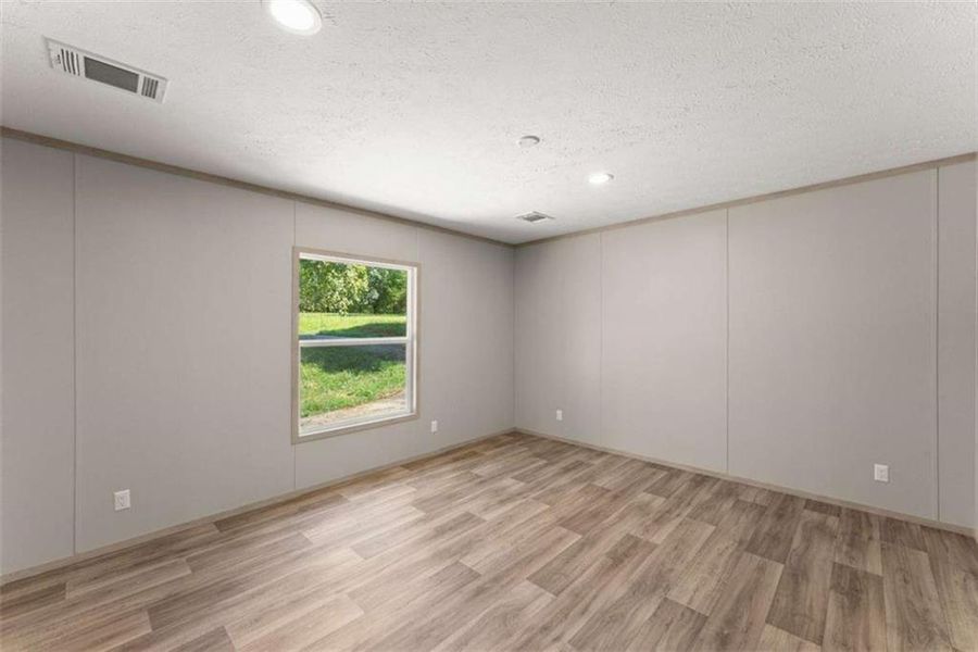 Spacious, unfurnished interior of a new home in , Dahlonega (Image 16).