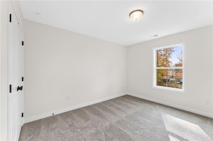 Spacious, unfurnished interior of a new home in Cherokee Township, Acworth (Image 14).