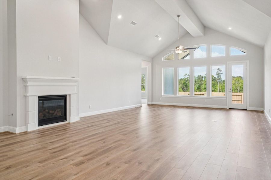 Spacious, unfurnished interior of a new home in Evergreen 70', Conroe (Image 32).