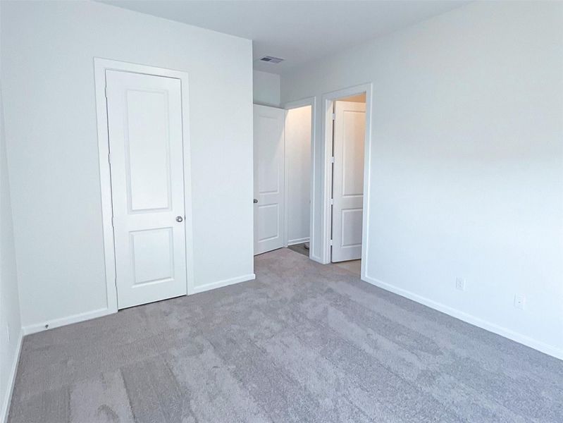 Spacious, unfurnished interior of a new home in Canterra Creek  60', Rosharon (Image 18).