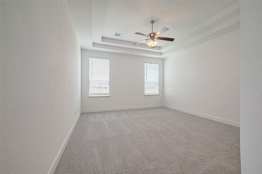 Spacious, unfurnished interior of a new home in Lago Mar, Texas City (Image 27).