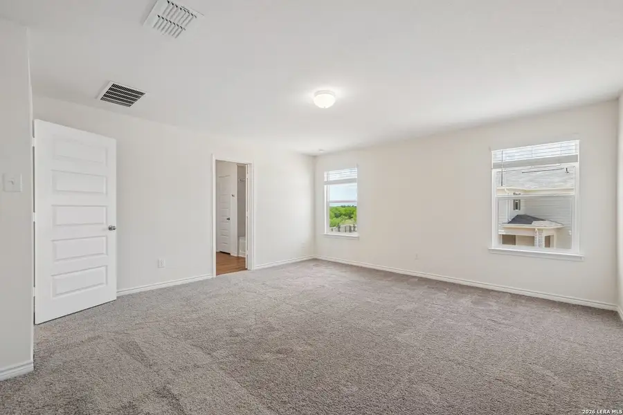 Spacious, unfurnished interior of a new home in , San Antonio (Image 31).