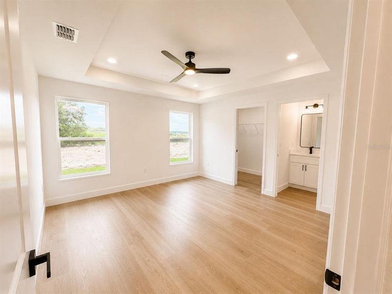Spacious, unfurnished interior of a new home in , Ocala (Image 25).