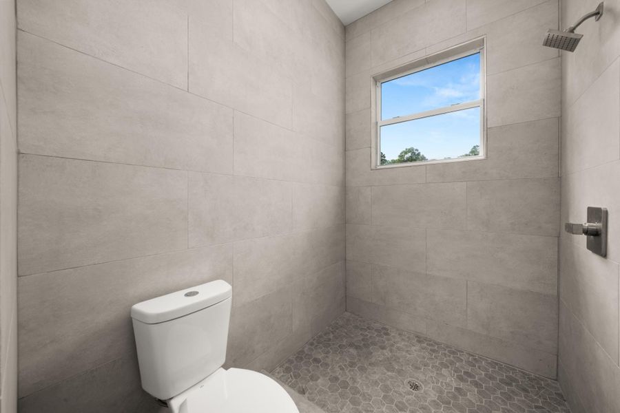 Furnished interior view inside a new home in , Lake Placid (Image 15).